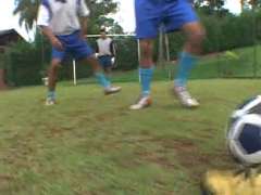 Fusballer lutschen sich die Schwänze